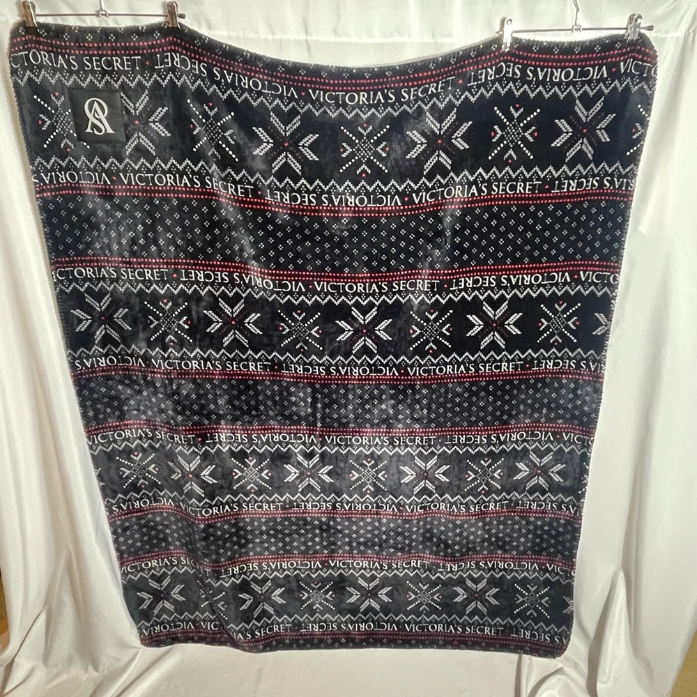 Victoria’s Secret Sherpa Throw Blanket 50x60 Black Fair Isle Logo